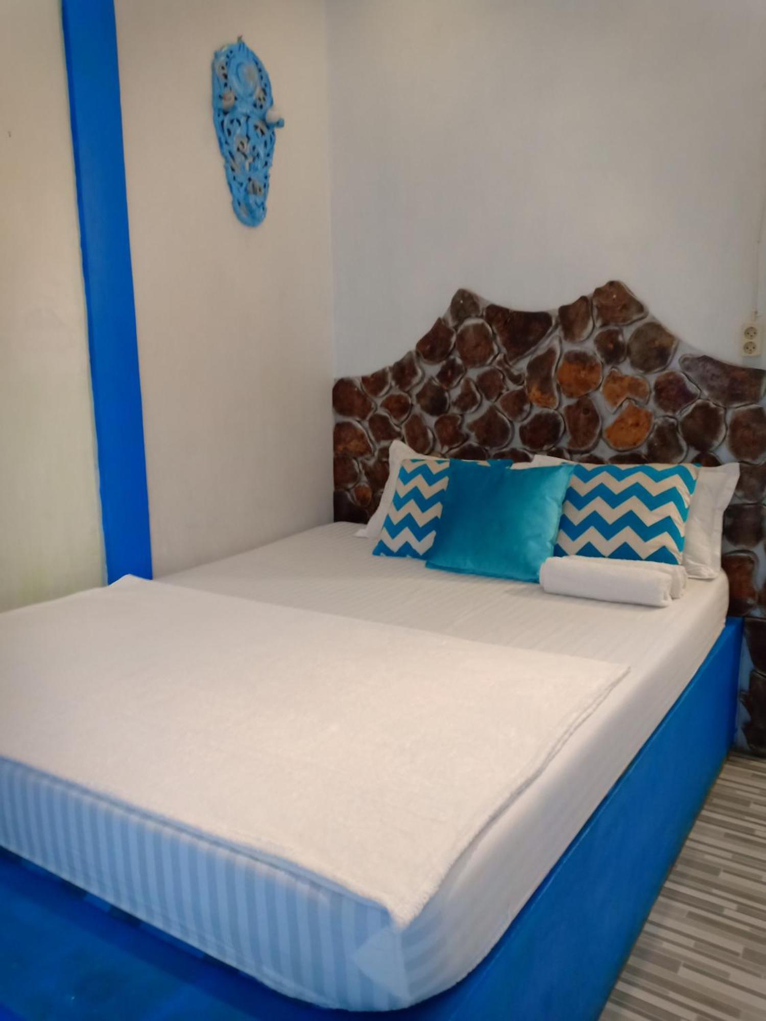 Blue Coral Homestay Karimunjawa Exterior foto
