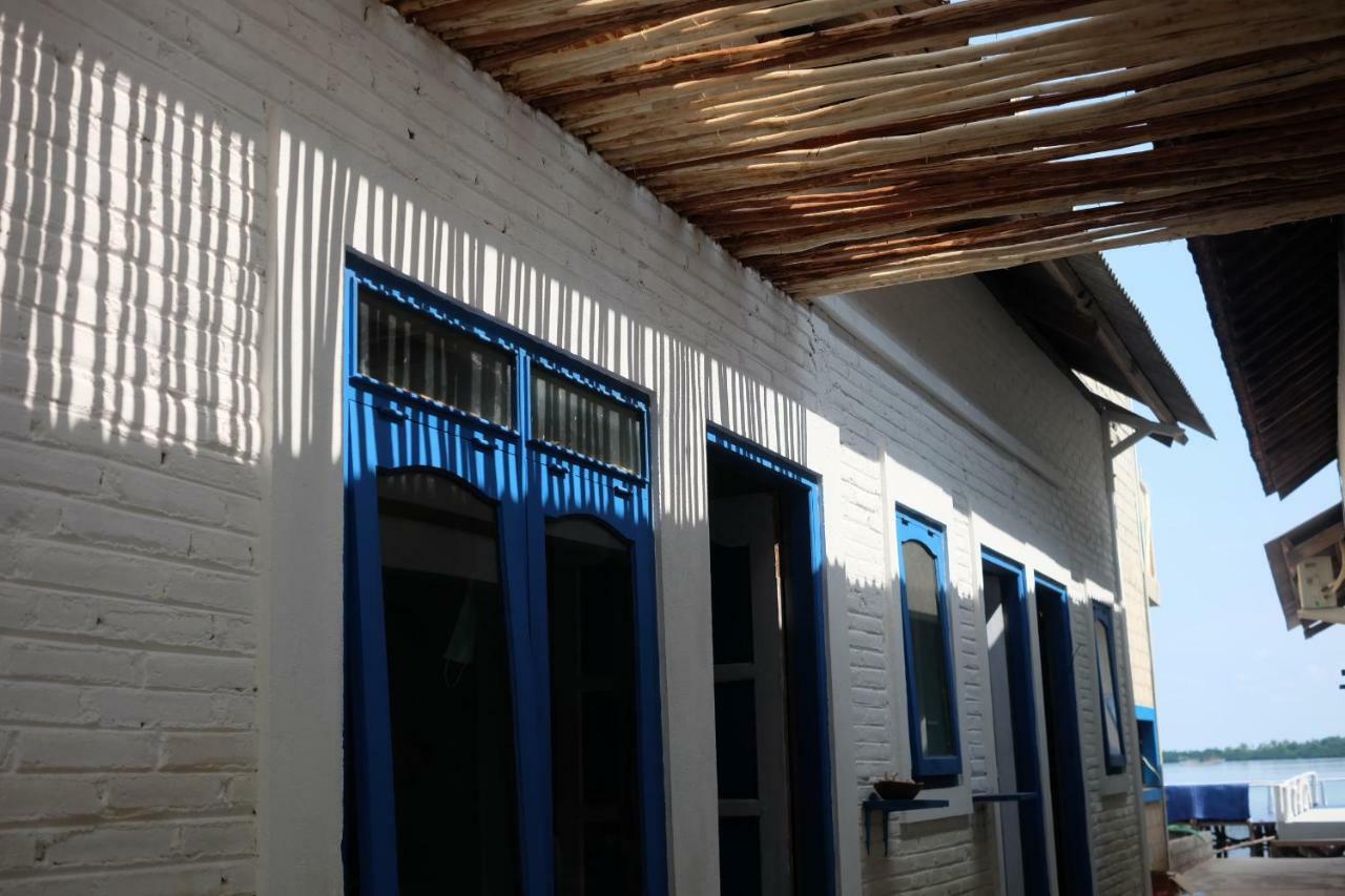 Blue Coral Homestay Karimunjawa Exterior foto