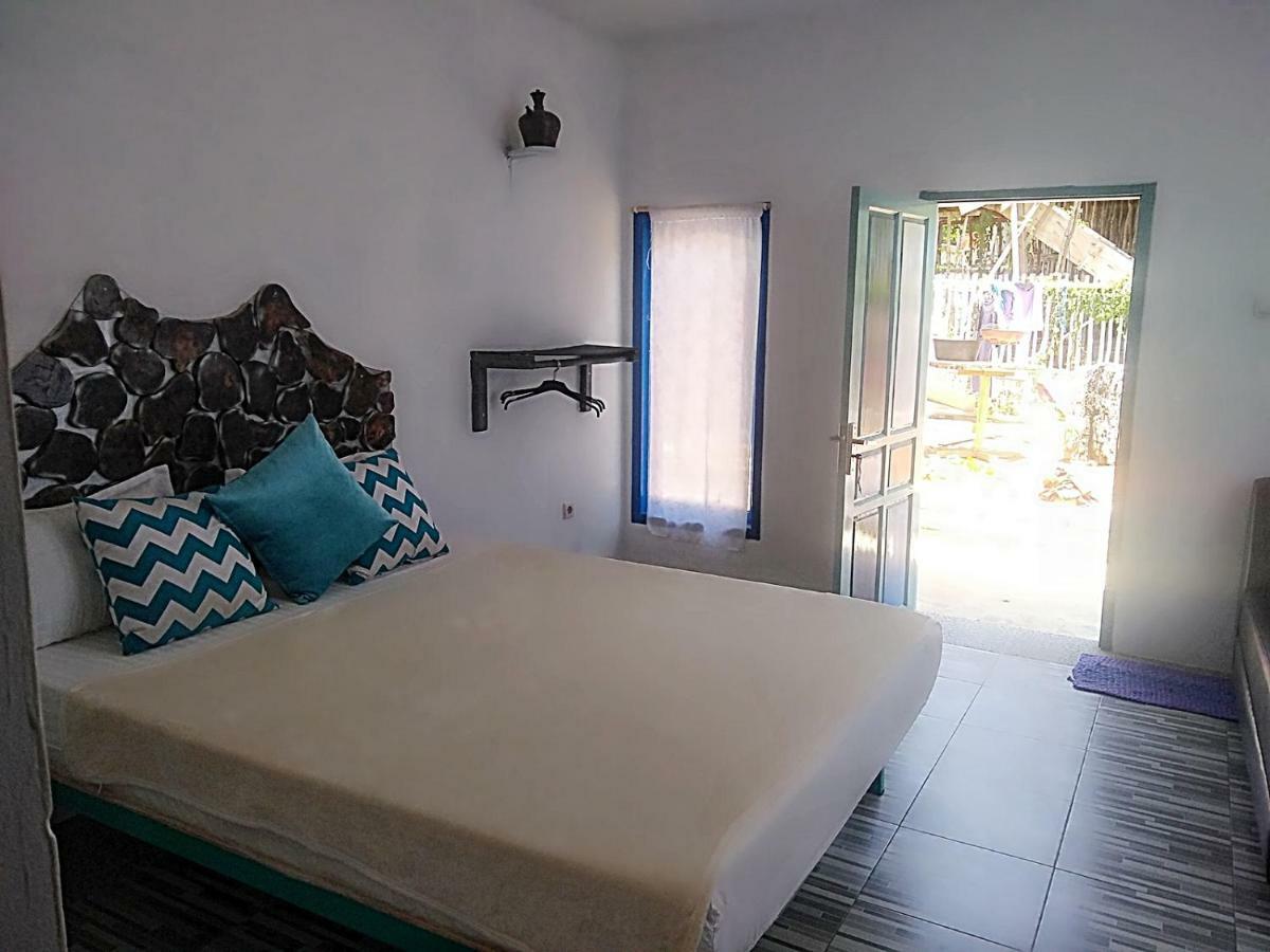 Blue Coral Homestay Karimunjawa Exterior foto